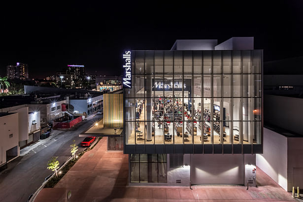 Adopting a completely transparent identity at night, the building exposes its retail interior. 