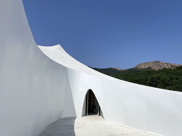 Entrance of the roof ©Photographer：Liangwenjun