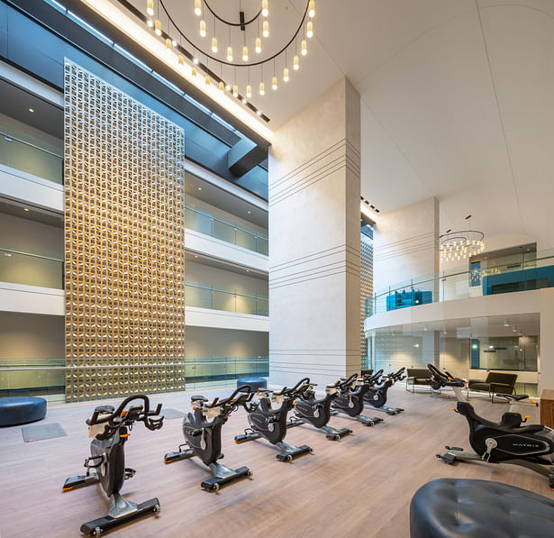 Layered amenities include a fitness studio, library lounge, meeting rooms and flexible space for co-working, relaxing or entertaining. (credit: Hunter Kerhart)