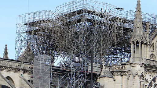 Cutting away the enormous forest of fire-fused scaffolding over the cathedral's crossing is no easy undertaking. Photo: Wikimedia Commons user MOSSOT.