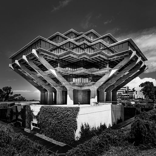 © Geoffrey Goddard. Honorable Mention. "Fortress of Knowledge." Geisel Library, University of California, San Diego. William Pereira, 1970.