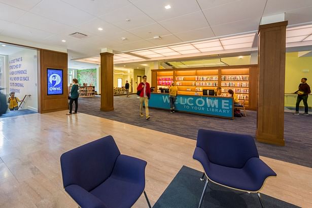 The expanded and reoriented lobby includes a welcoming reception area with abundant natural light and a help desk that faces the entrance for improved visibility. Photo credit: Peter Vanderwarker