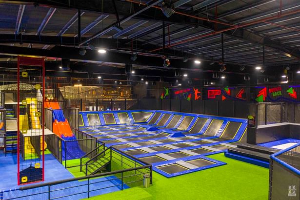 The colossal trampoline section of Rebounce is the USP of the venue. A network of trampoline surfaces make the whole space a nucleus towards which end users gravitate. The bright hues in the space further layer the venue with zest. 