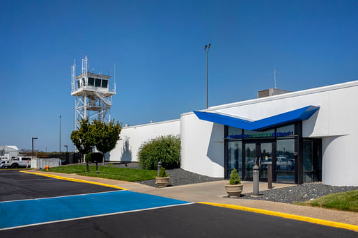 Photo of the current Columbus Municipal Airport Tower. Image by Hadley Fruits for Landmark Columbus Foundation.