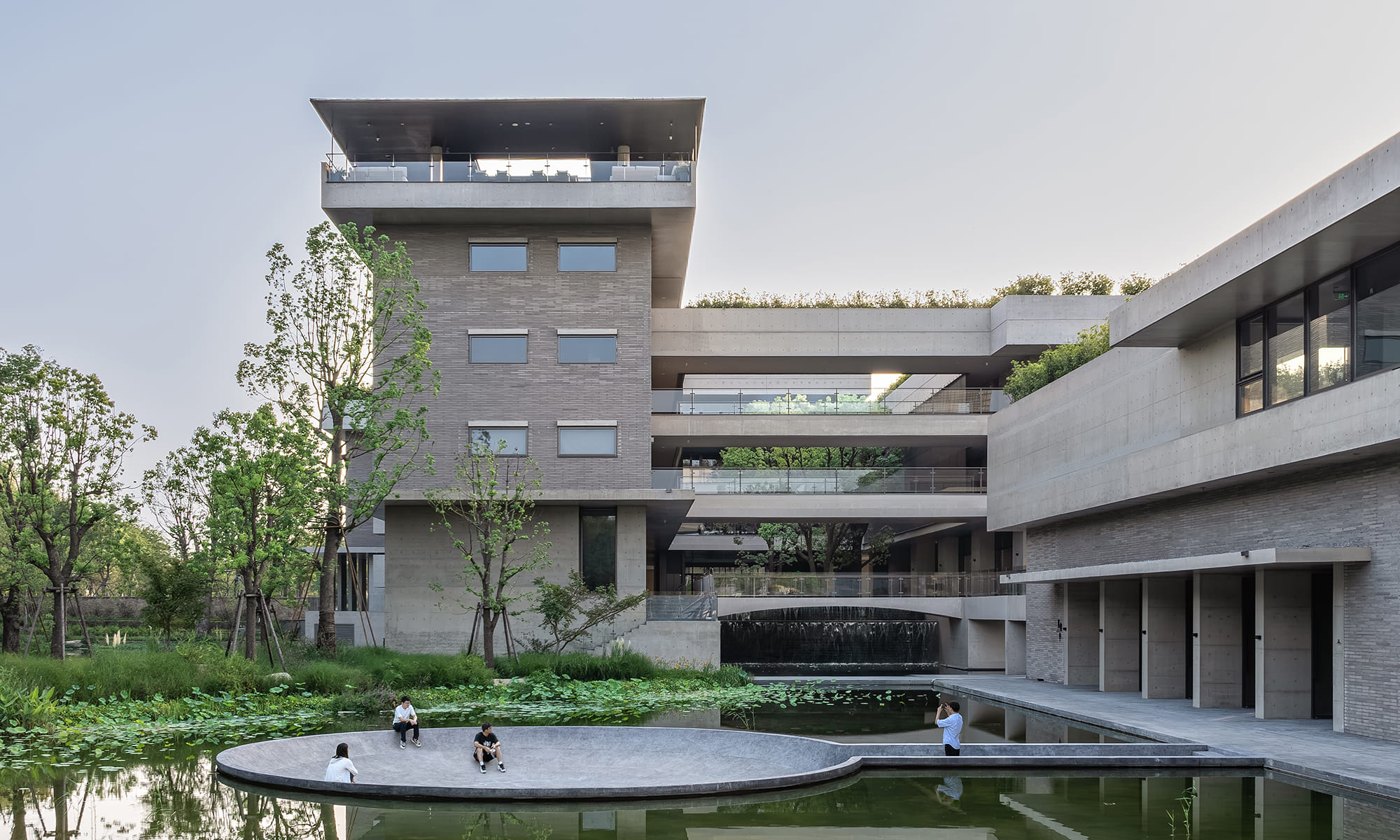 Vector Architects completes ‘juxtaposed maze’ hotel of with glass brick tower in China