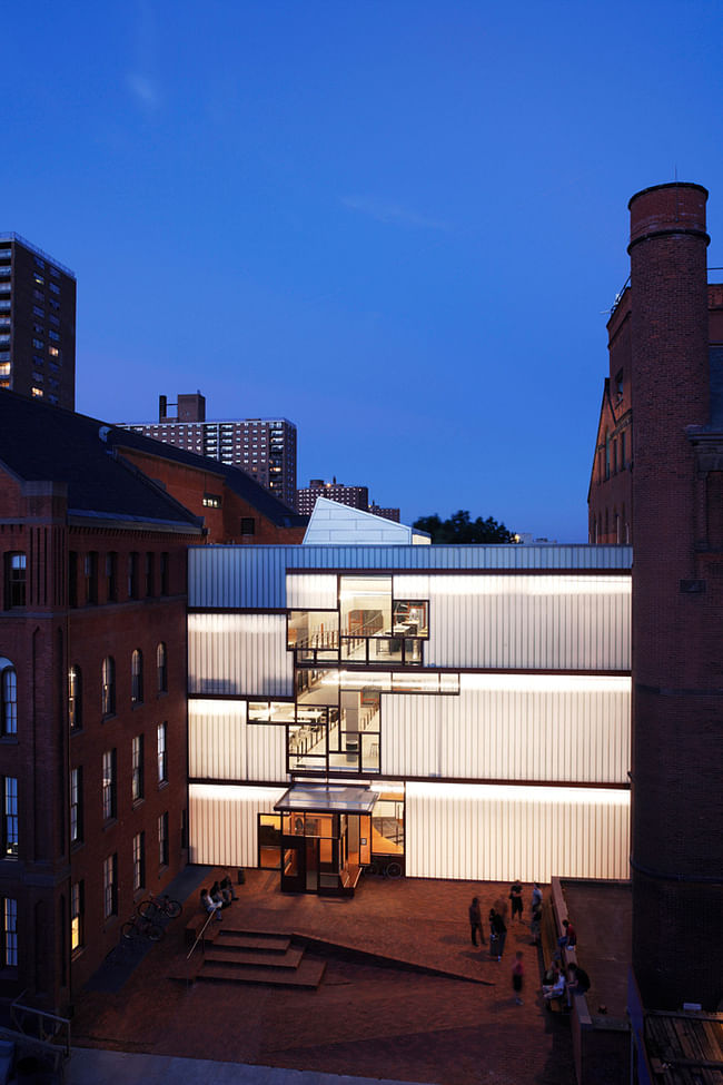 Pratt Institute Higgins Hall Insertion in Brooklyn, New York, by Steven Holl Associates. Image courtesy of the MCHAP.