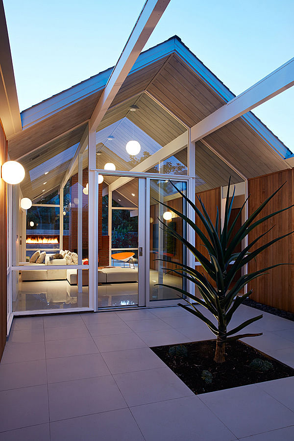 Double Gable Eichler Remodel in Mountain View, CA by Klopf Architecture; Photo: Mariko Reed