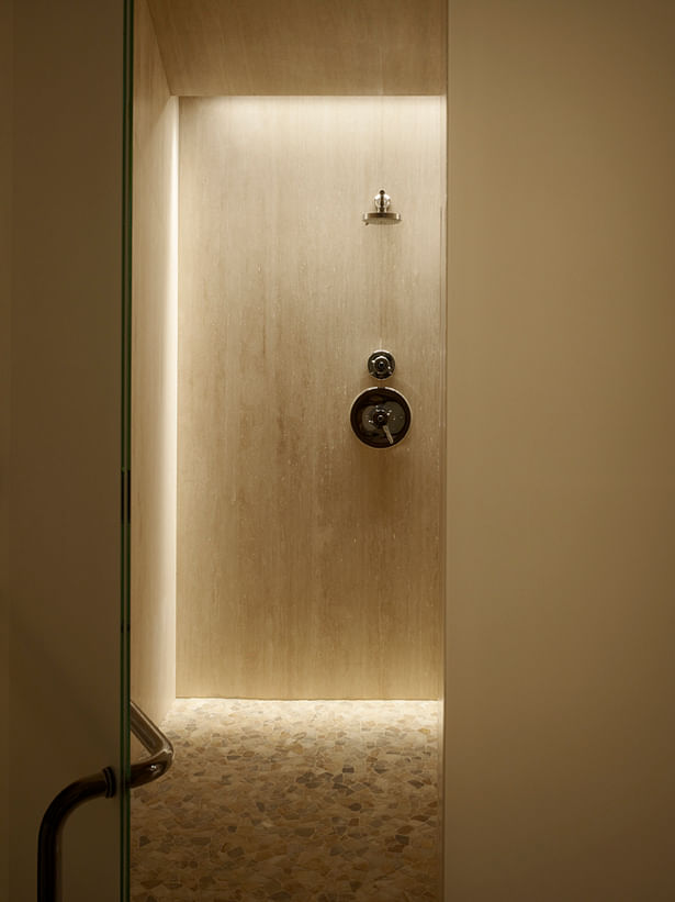 Spa shower / Scott McDonald © Hedrich Blessing