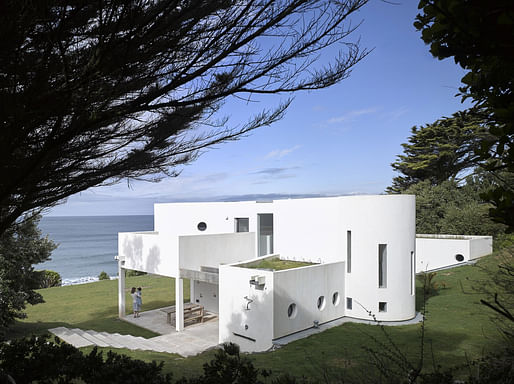 PRAA SANDS BEACH HOUSE - Praa Sands, Cornwall, UK Michaelis Boyd Associates Image via plansmatter.com