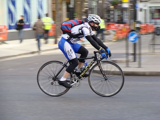This London cyclist isn't taking any chances with air pollution – or anything else for that matter. Image via wikimedia.org