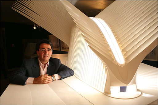 Calatrava with a model for the transportation hub. Image via forum.skyscraperpage.com.