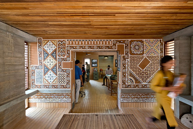 As seen in their offices in Bhuj, Hunnarshala has found ways to use thin pieces of waste wood to create structural elements. Credit: Andreas Deffner.