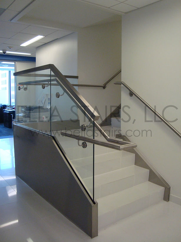 Glass railings were installed using a top mounted base shoe.