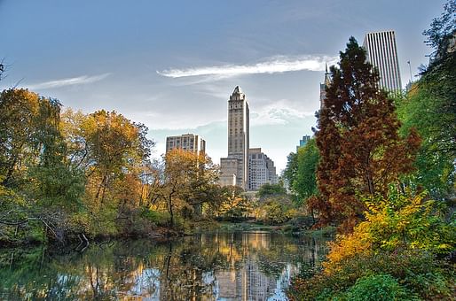 Image: <a href="https://commons.wikimedia.org/wiki/File:Southwest_corner_of_Central_Park,_looking_east,_NYC.jpg">Wikimedia Commons</a>