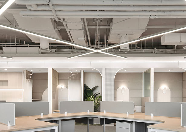 Matte warm white, pale wood, and light grey materials combined with cold-tone green plants and strip lights are used to create a quiet, rational, and humanistic work environment.