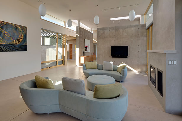 Living room, with entry hall beyond. Image: Robert Reck