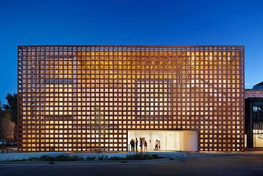 Aspen Art Museum by Shigeru Ban. Image © Michael Moran/OTTO