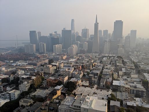 Smoke from the November 2018 Camp Fire burning in Butte County cast San Francisco in a dangerous haze. Photo: Kevin Payravi/Wikimedia Commons.