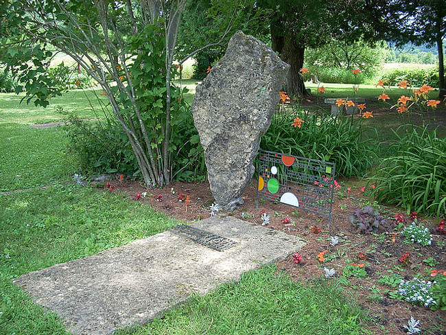 Frank Lloyd Wright's grave. Photo via kindabigdeal/Flickr