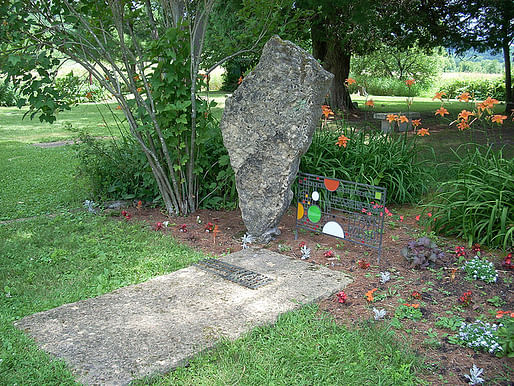 Frank Lloyd Wright's grave. Photo via kindabigdeal/Flickr