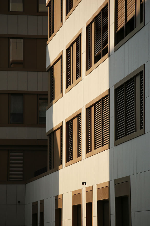 Facade detail – the façade features only two materials: aluminium window frames and ceramic tiles