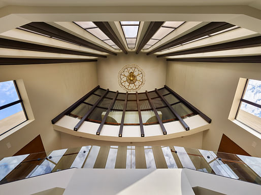 Upward view inside the National Presbyterian Church. Image © Alan Karchmer/Courtesy of Beyer Blinder Belle 