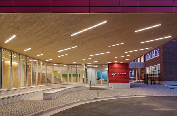 Entry storefront. Copyright Hoachlander Davis Photography