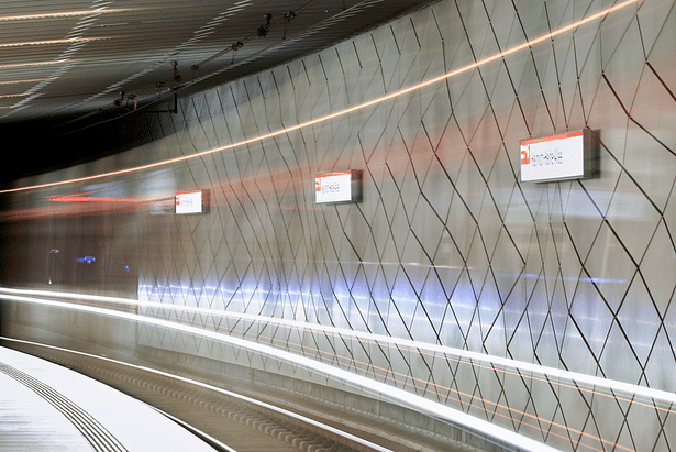 Tracks Heinrich-Heine-Allee Metro Station