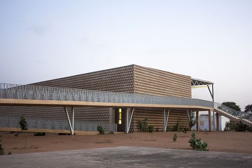 View of access ramps and façade at the Alioune Diop University Teaching and Research Unit, Bambey, Senegal. Photo © Aga Khan Trust for Culture / Chérif Tall.