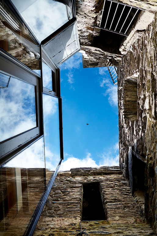Pele Tower House by Woollacott Gilmartin Architects. Image © Luke White.