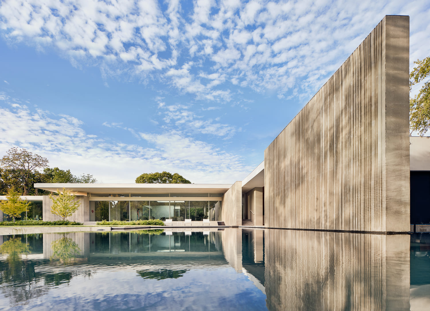 Texas architects create semi-Brutalist home in Dallas | News | Archinect