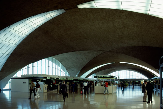 Hellmuth, Yamasaki + Leinweber, Lambert–St. Louis International Airport, 1950–56, interior view of passenger terminal. (MS 2010-5, Yamasaki Collection, #51-111-5016, Archives of Michigan)