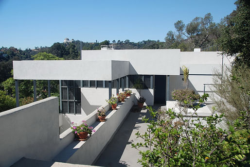 The Richard Neutra-designed Lovell Health House in 2007. Image courtesy of Wikimedia user MichaelJLocke.