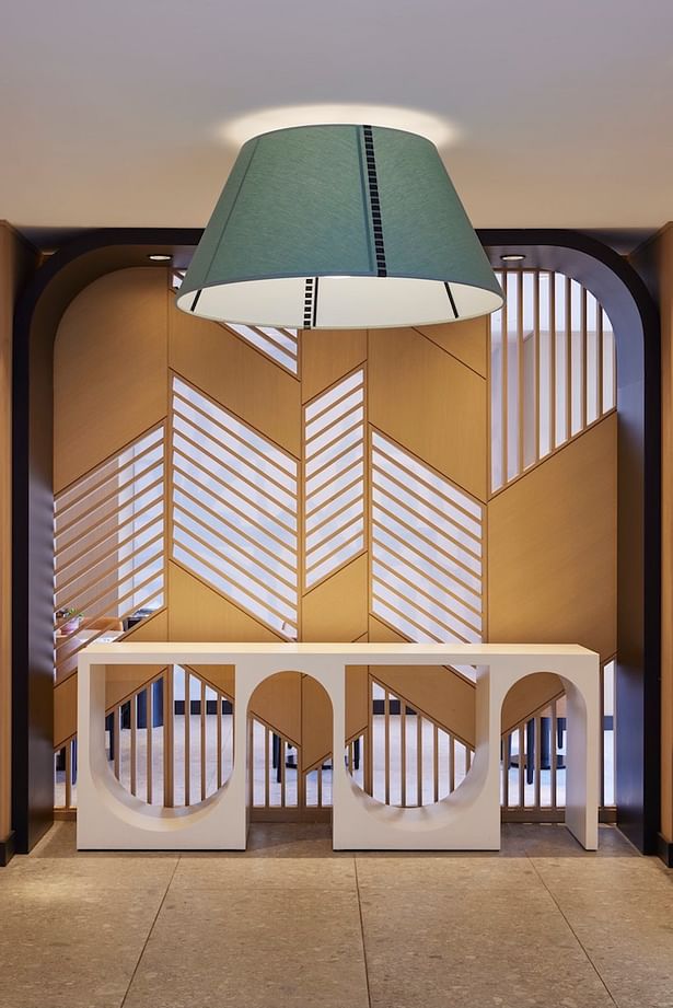 A geometric screening element of natural wood at the M Club entry continues the design narrative (credit: Noah Webb) 