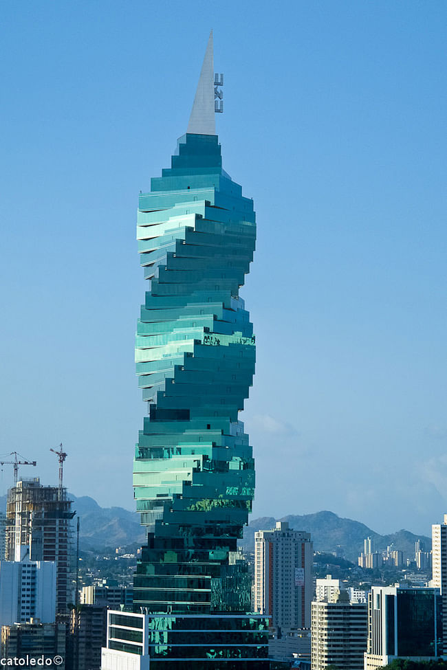 7th Place: F&F Tower, Panama City, 242.9 m, 52 floors (Copyright: catoledo)