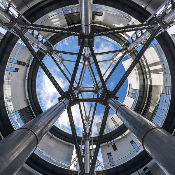 Exterior Internal Courtyard Looking Up © Peter Landers 