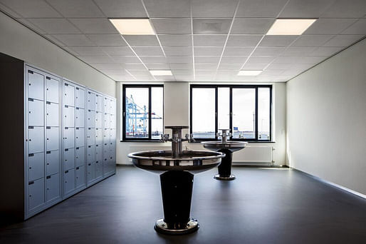 Locker and refreshing room for employees at APM Terminal office building. Rotterdam, 2014. Photographs courtesy of Nelleke de Vries, interior architect.