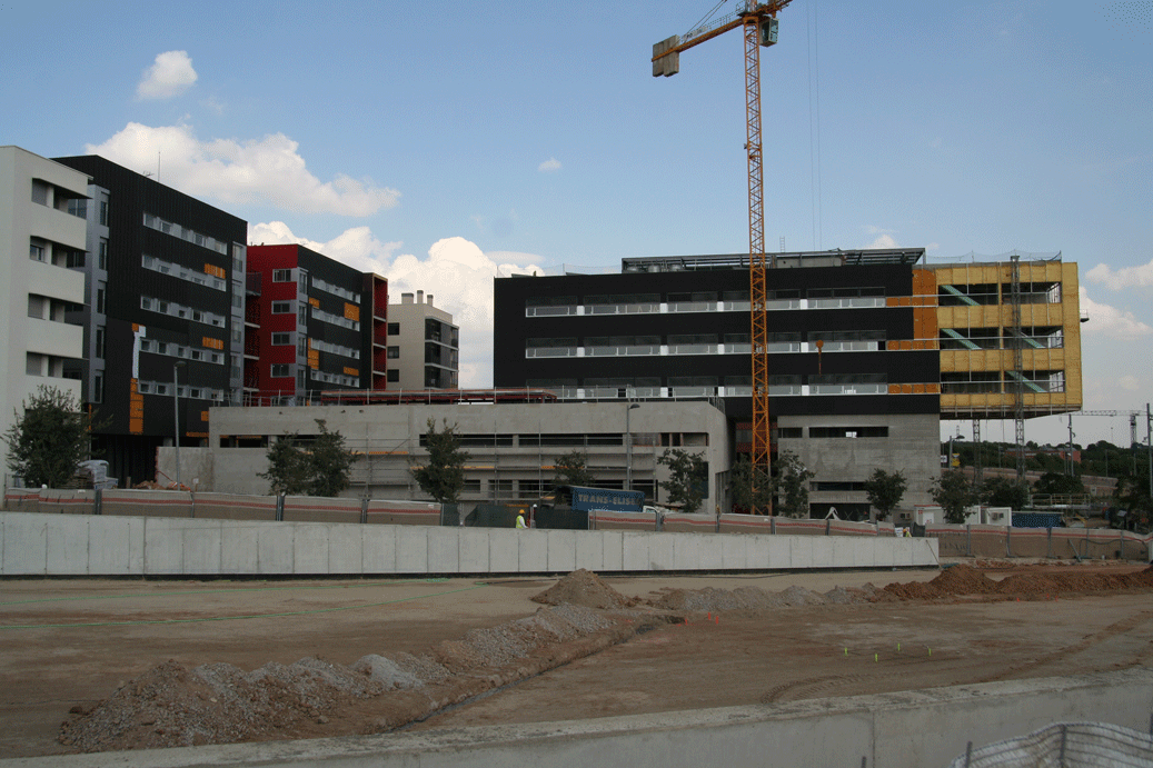 Mixed use building in Sant Cugat del Vallès, Spain