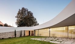 NOARQ creates a curved house for a triangular lot in Portugal