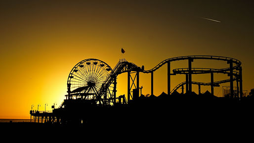 Silhouette of the Pacific Park rides at Santa Monica Pier, California. Photo: João André O. Dias/Flickr.
