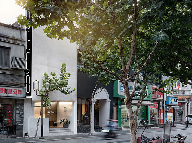 The design of the facade along the street is intended to make the building standing out from other shops around it；