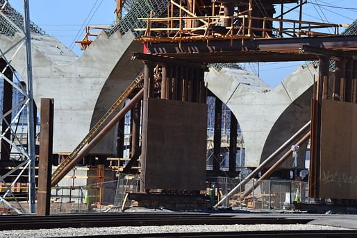 Construction view of the 6th Street Viaduct in Los Angeles. Image courtesy of Flickr user ATOMIC Hot Links. 