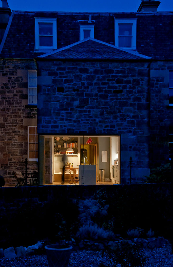 Bath Street window by Konishi Gaffney, photo by Alain Craigie.