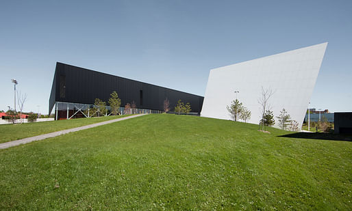 Complexe Sportif Saint-Laurent by Saucier+Perrotte Architectes and HCMA. Image: Olivier Blouin. 