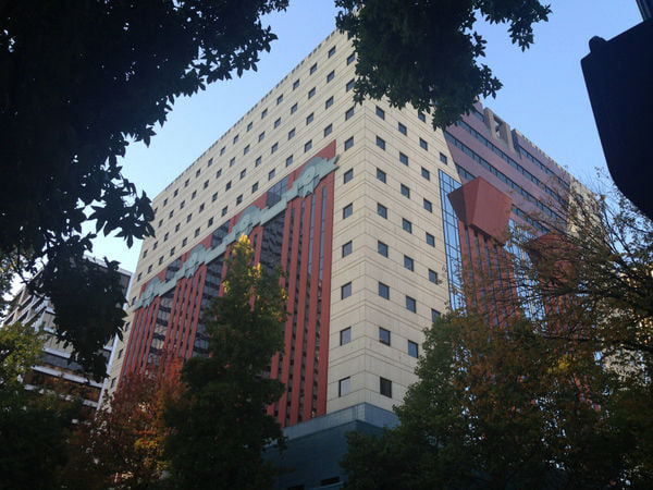 The Portland Building: Architect Michael Graves fiercely defends his ...