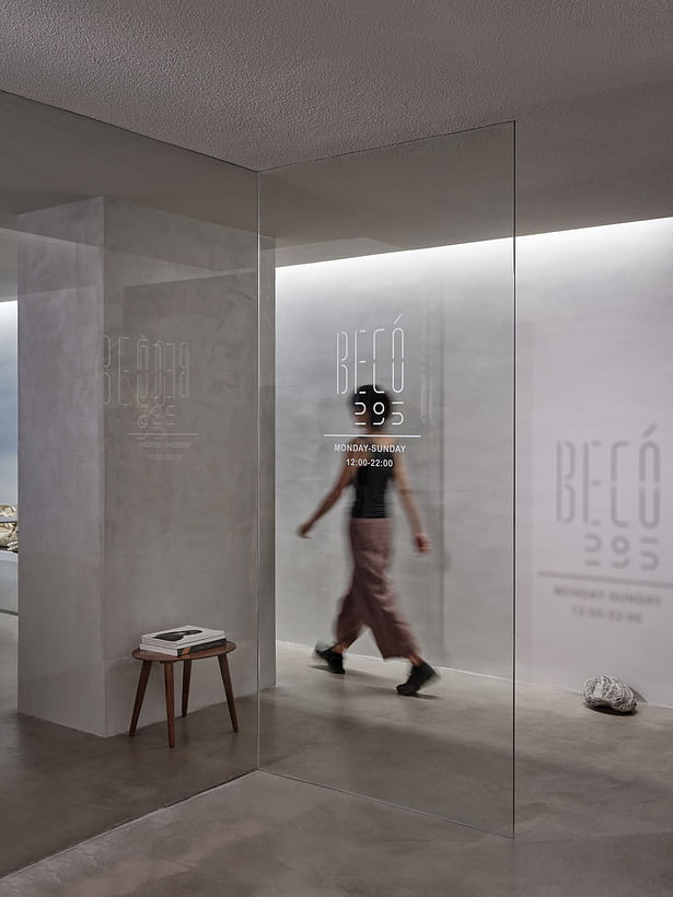 Glass separates the coffee area from the select store；