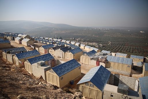 واحدهای مدولار Better Shelter که قبل از زلزله اخیر در سوریه مستقر شدند.  اعتبار تصویر: علی حاج سلیمان برای پناه بهتر