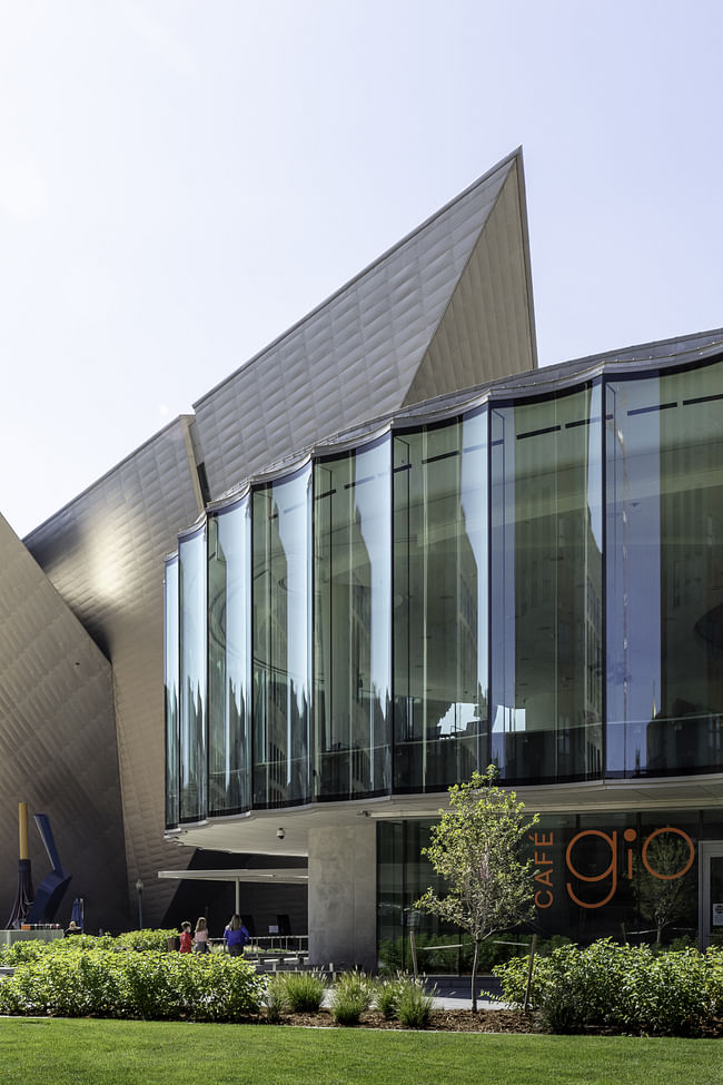 Sie Welcome Center and Hamilton Building. Photo by James Florio Photography, courtesy of the Denver Art Museum.