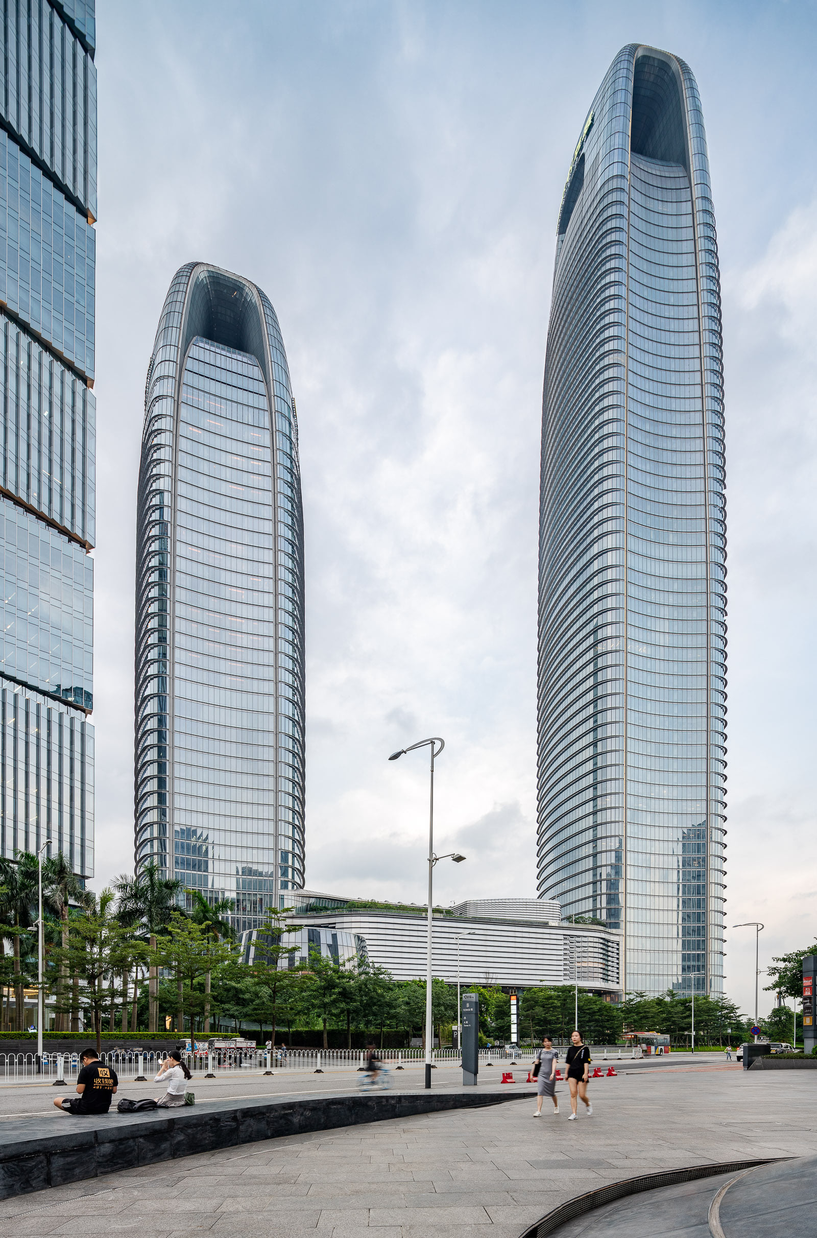 Poly Skyline Plaza – Skidmore, Owings & Merrill (SOM) | Seth Powers ...
