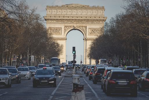 Parisians describe the world-famous avenue as congested and polluted. A makeover could bring back fresh esprit. Photo: Johannes Plenio/Pixabay.